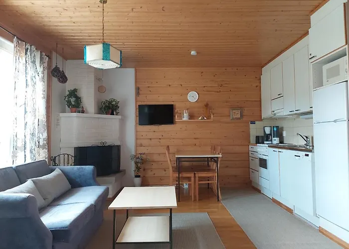 アパート Urupaa サーリセルカ